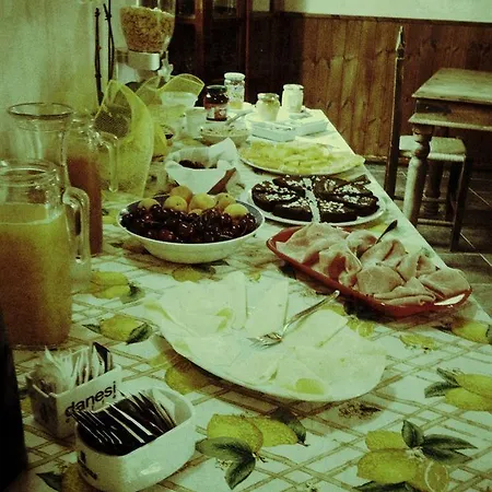 Guest house Domu Elvira 3*
